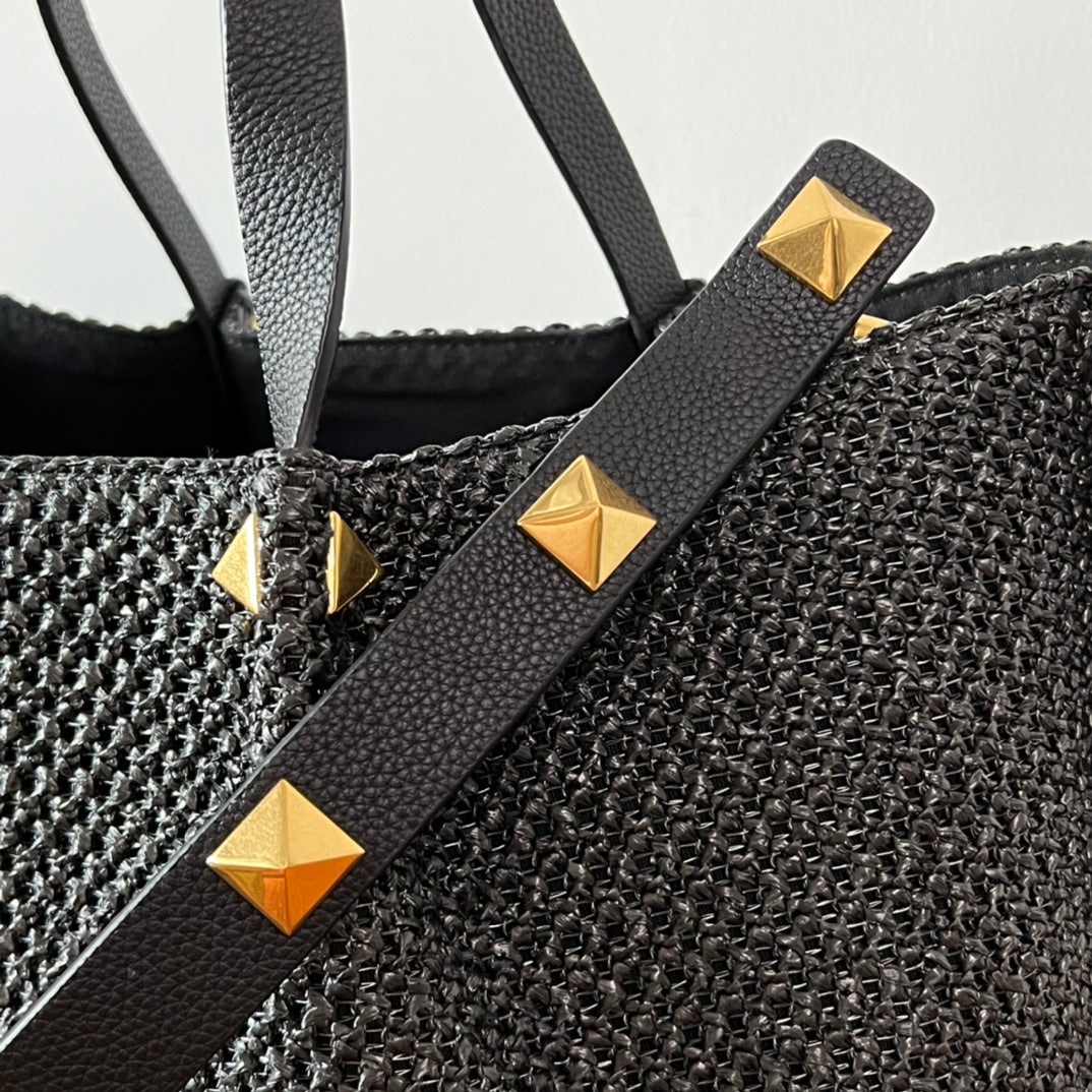 Valentino Spring and Summer 35 Cabas noir raphia 552573