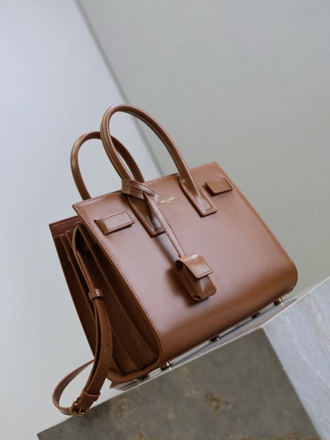 Saint Laurent Sac De Jour Nano Cabas Marron Veau