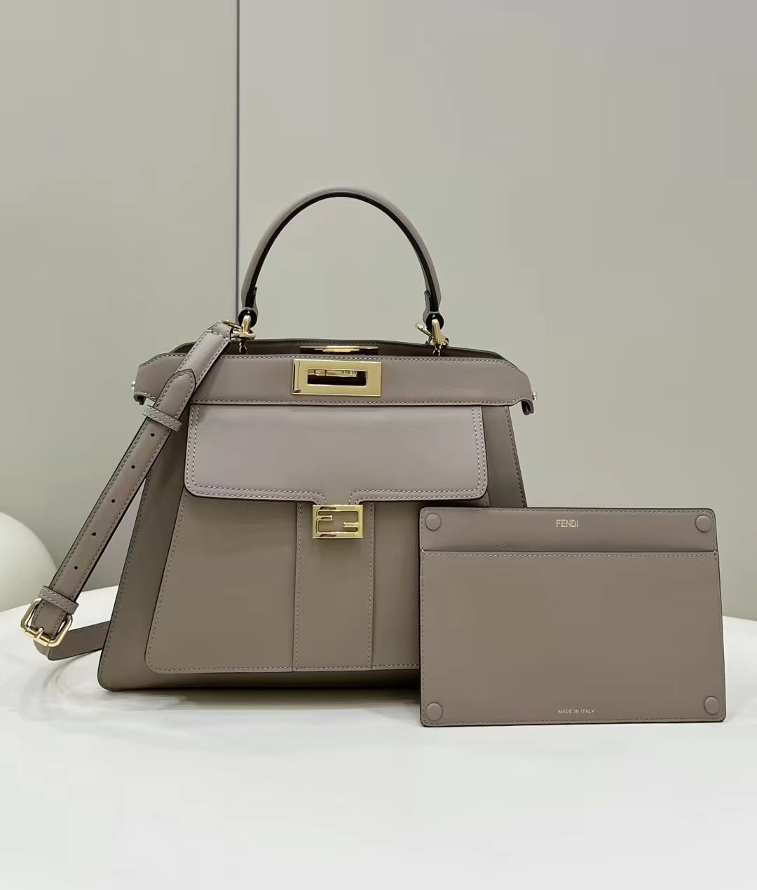 FENDI PEEKABOO 33 BAG IN KHAKI CALFSKIN WITH STRAP GOLD HARDWARE - Image du produit 2