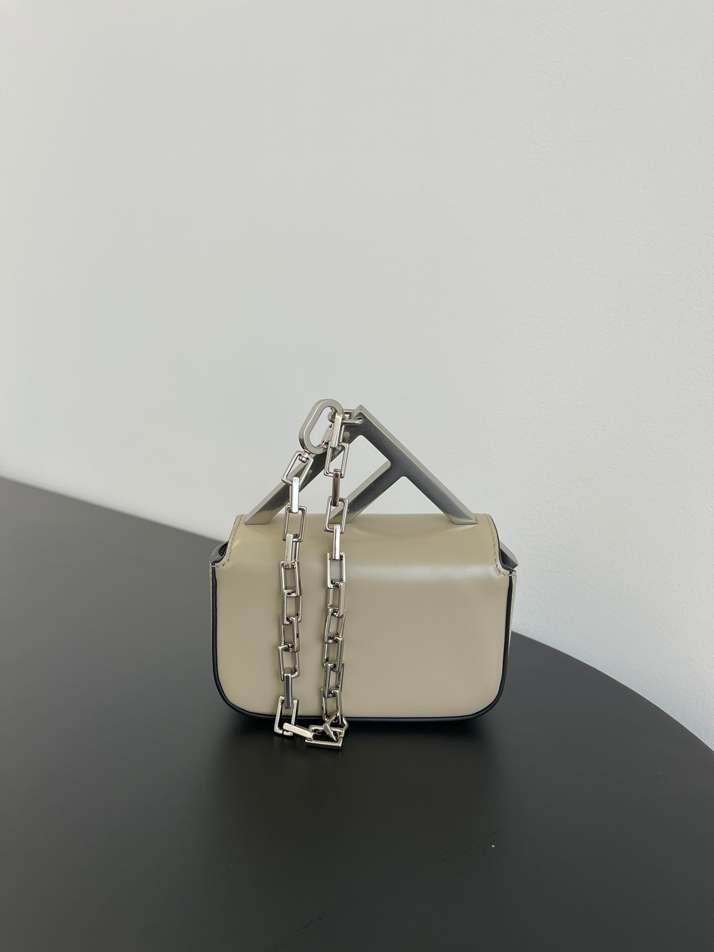 FENDI MINI FIRST SIGHT 13 BAG IN TAN BROWN CALFSKIN WITH SILVER HARDWARE - Image du produit 2