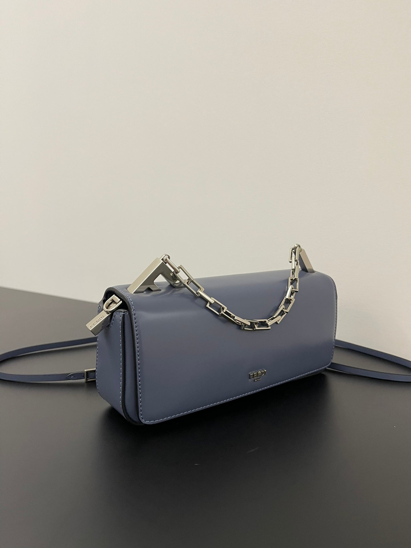 FENDI MINI FIRST SIGHT 23 SAC À MAIN EN VEAU BLEU INDIGO AVEC QUINCAILLERIE ARGENT