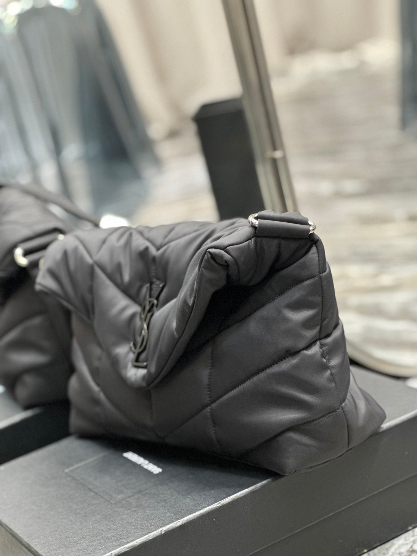 PUFFER LARGE BAG 34 EN NYLON GRIS FONCÉ