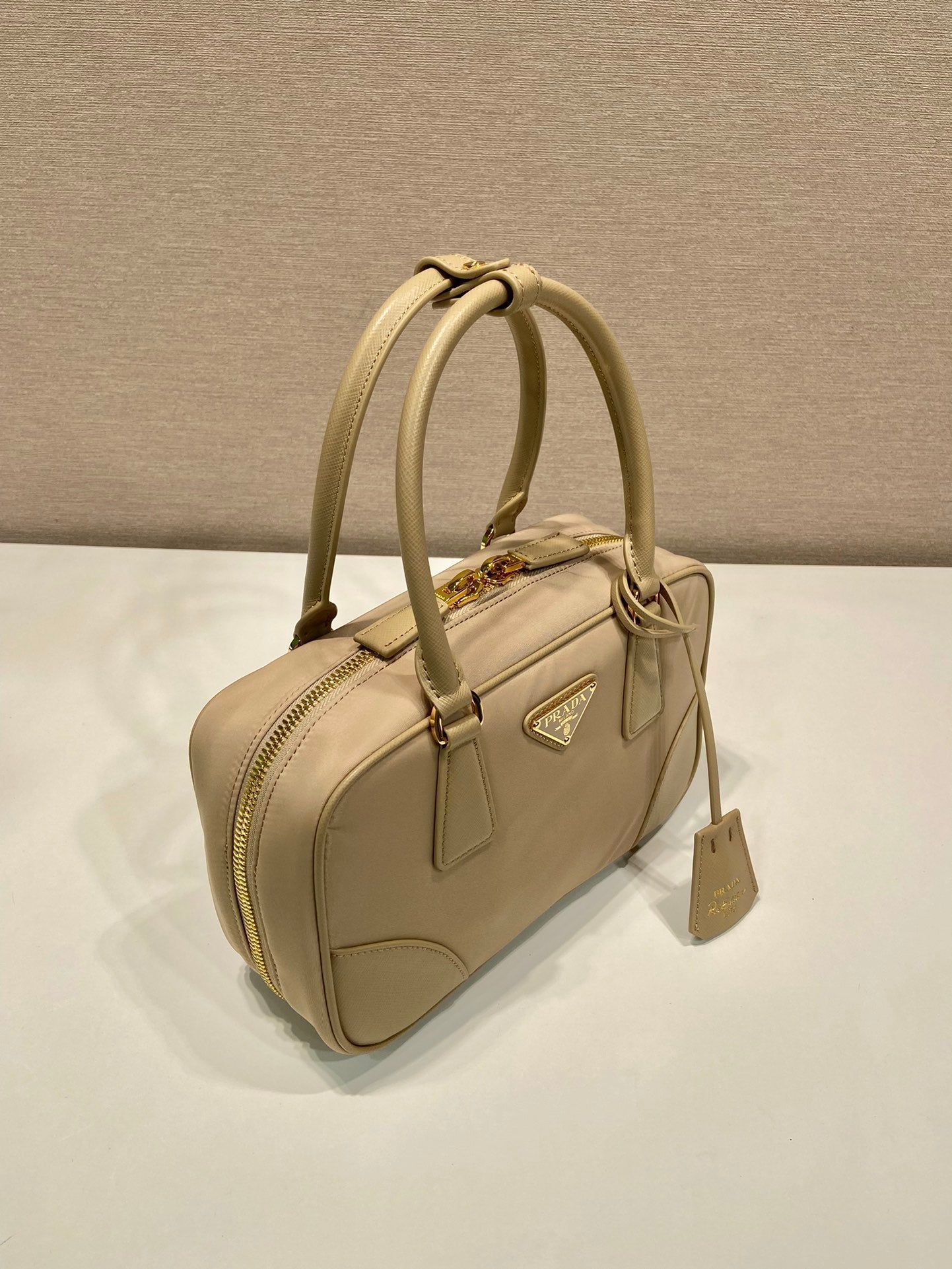 SMALL TOP HANDLE BAG 25 IN DRIED MOSS NYLON AND CALFSKIN TRIM - Image du produit 2