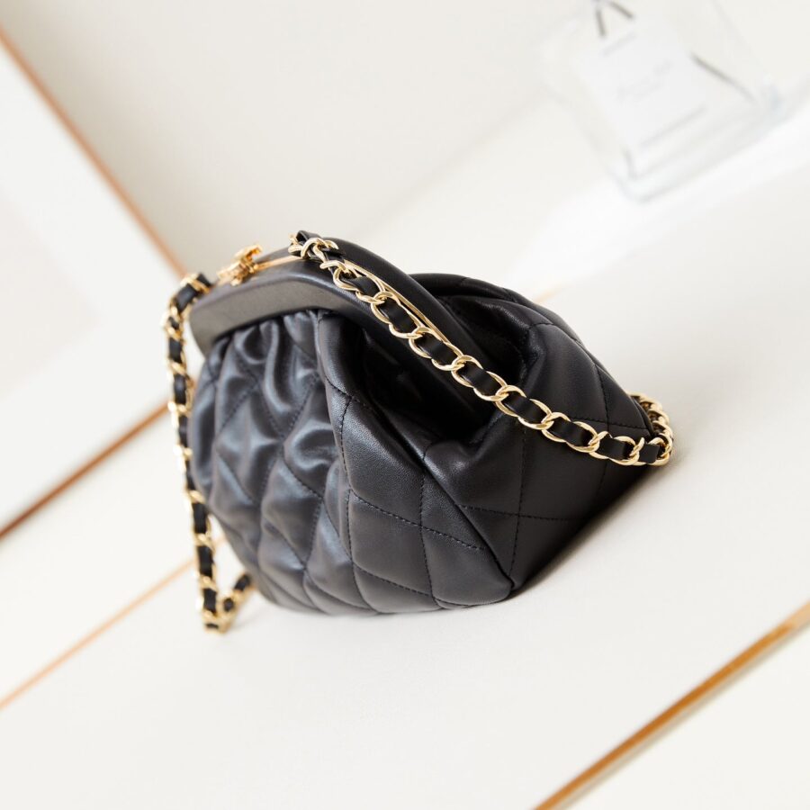 24a clutch 24cm black lambskin gold hardware | Studio Nafay