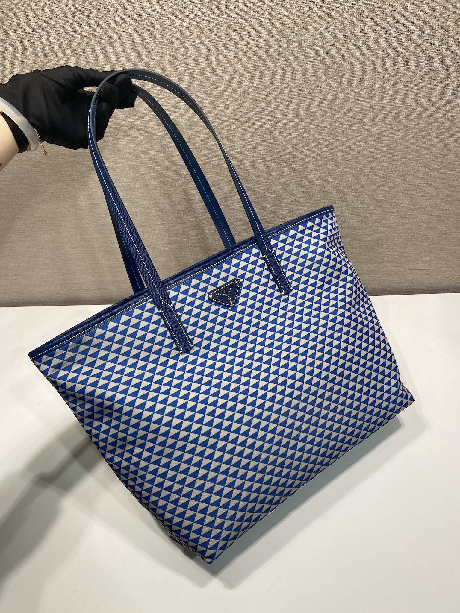 CABAS 33 EN TISSU BRODÉ À MOTIF TRIANGLE MÉLANGE BLEU BLANC
