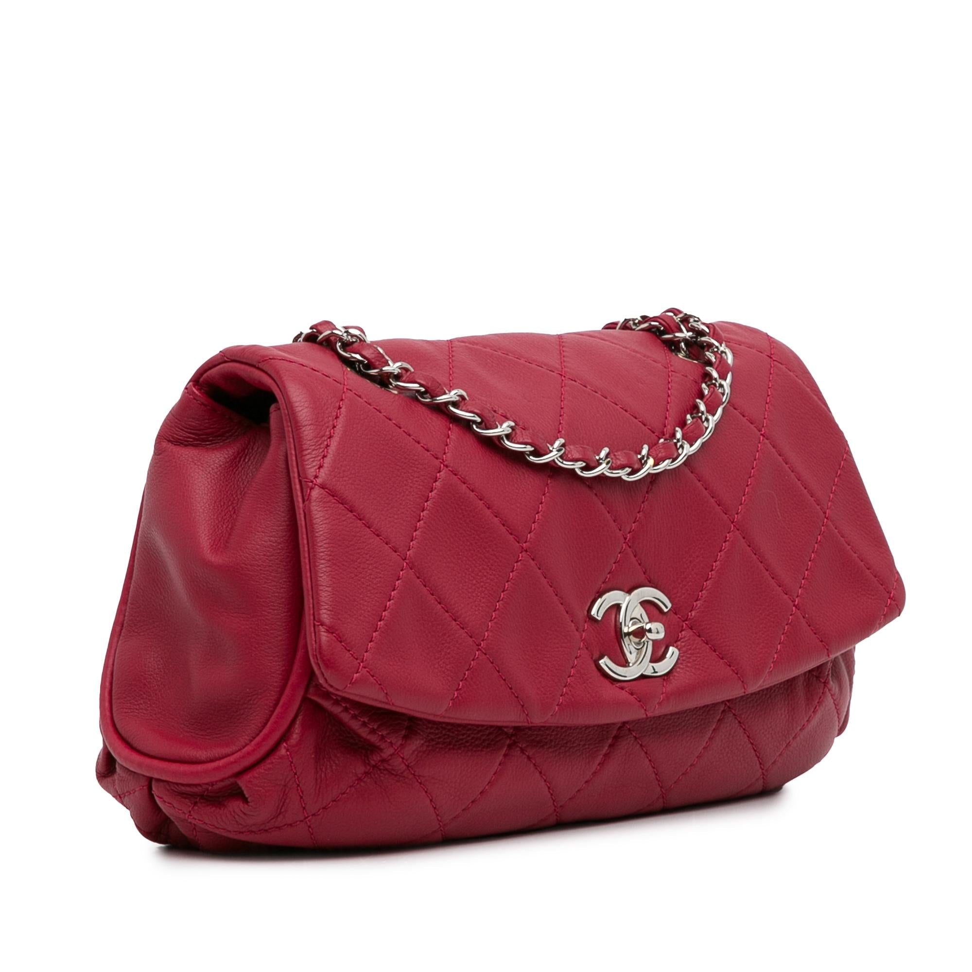 Chanel Quilted Veau Curvy Flap Sac bandoulière