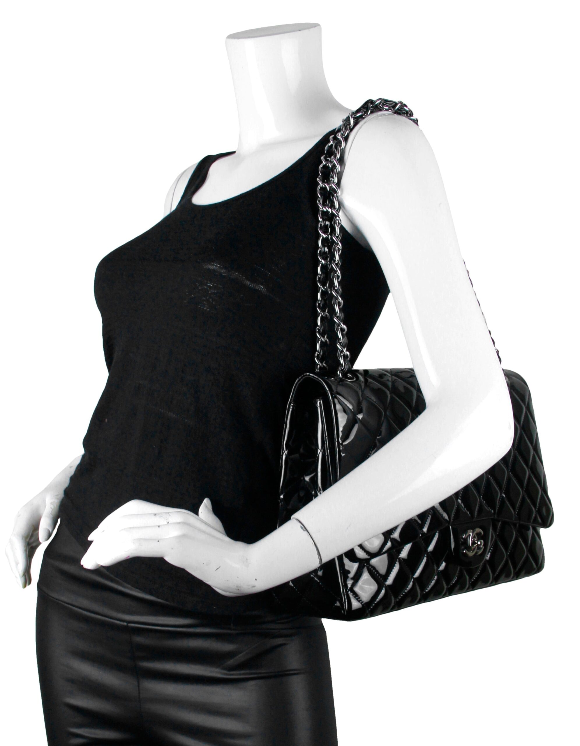 Chanel Sac à rabat simple Maxi en cuir verni Noir Chanel