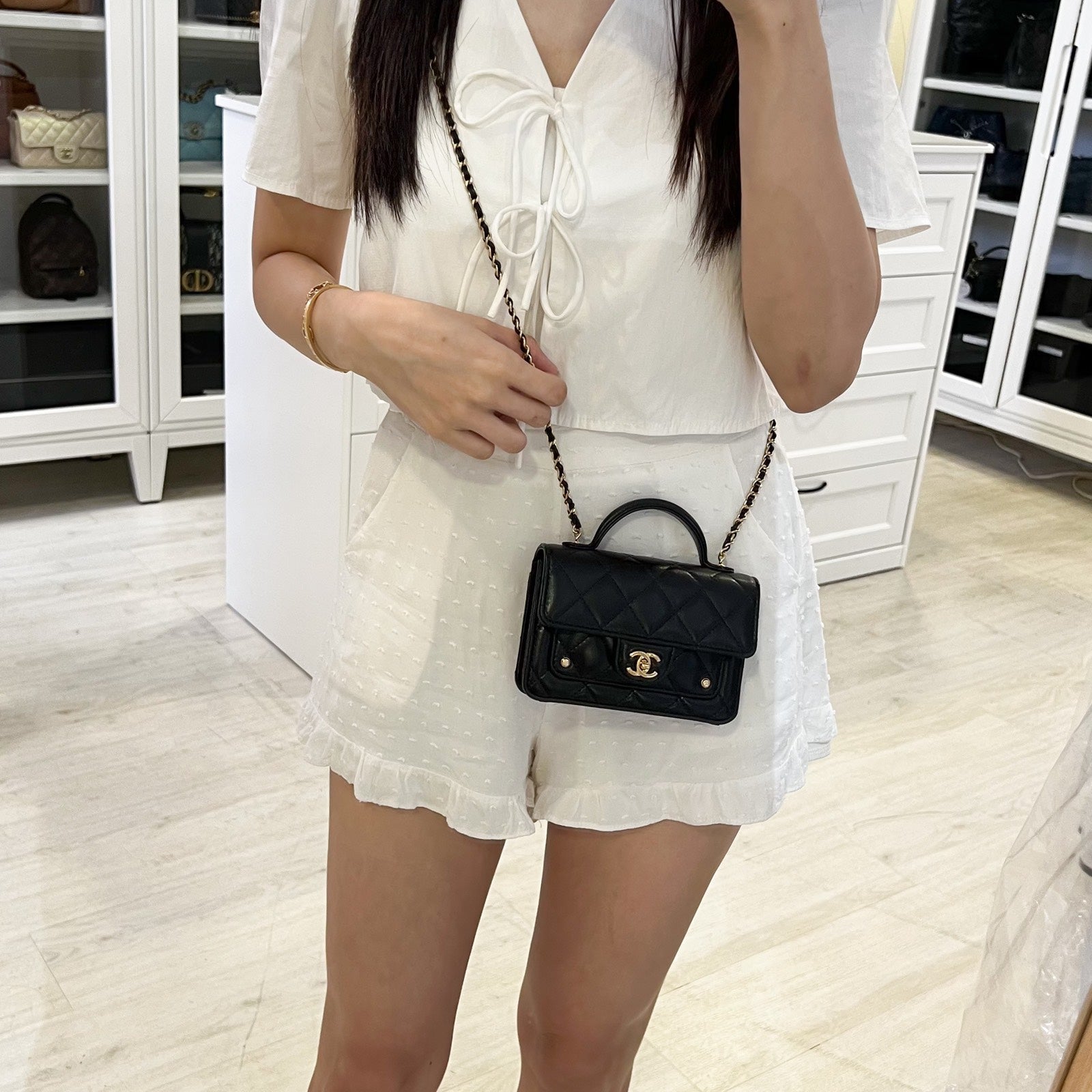 Chanel 25B Mini Pochette avec chaîne avec Poignée en Agneau brillant Noir et AGHW