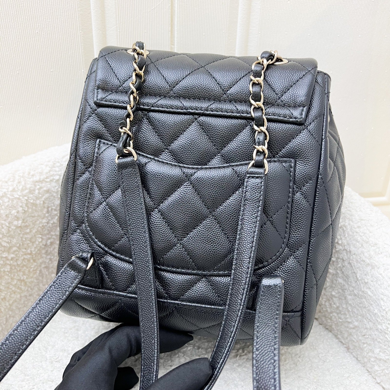 Chanel 24S Urban Spirit Sac à dos en caviar brillant Noir et LGHW