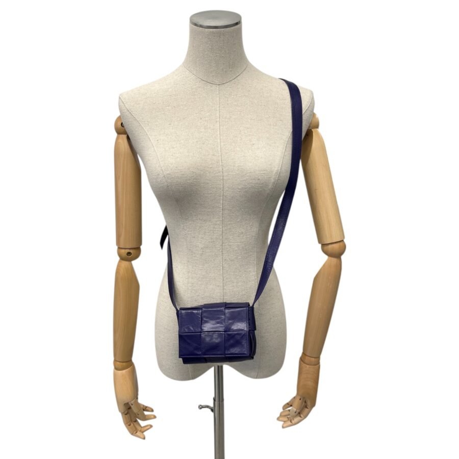 Bottega Veneta Cassette purple bag – front view