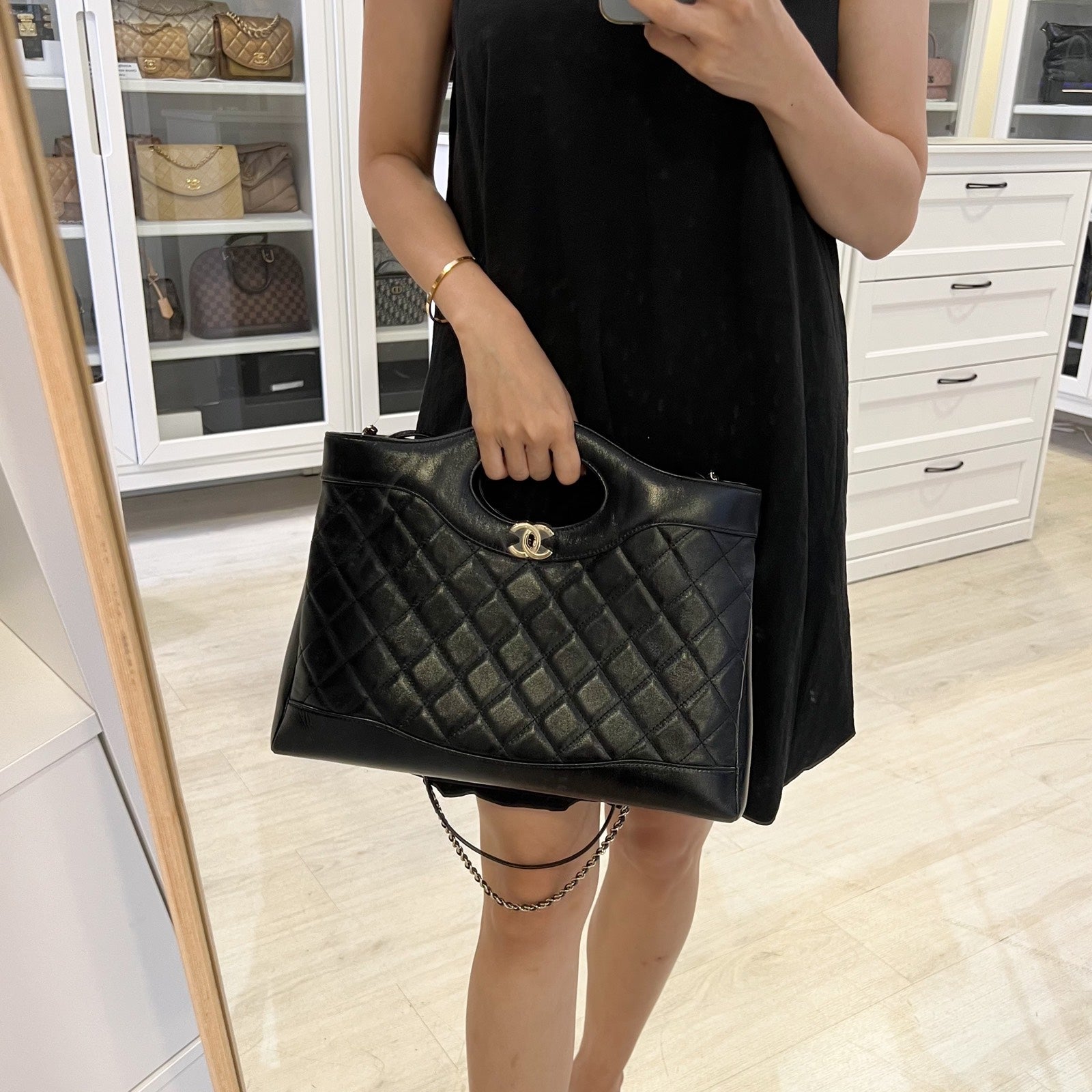 Chanel 31 Moyen Cabas en Veau Brillant Noir 24S et LGHW (Model: )