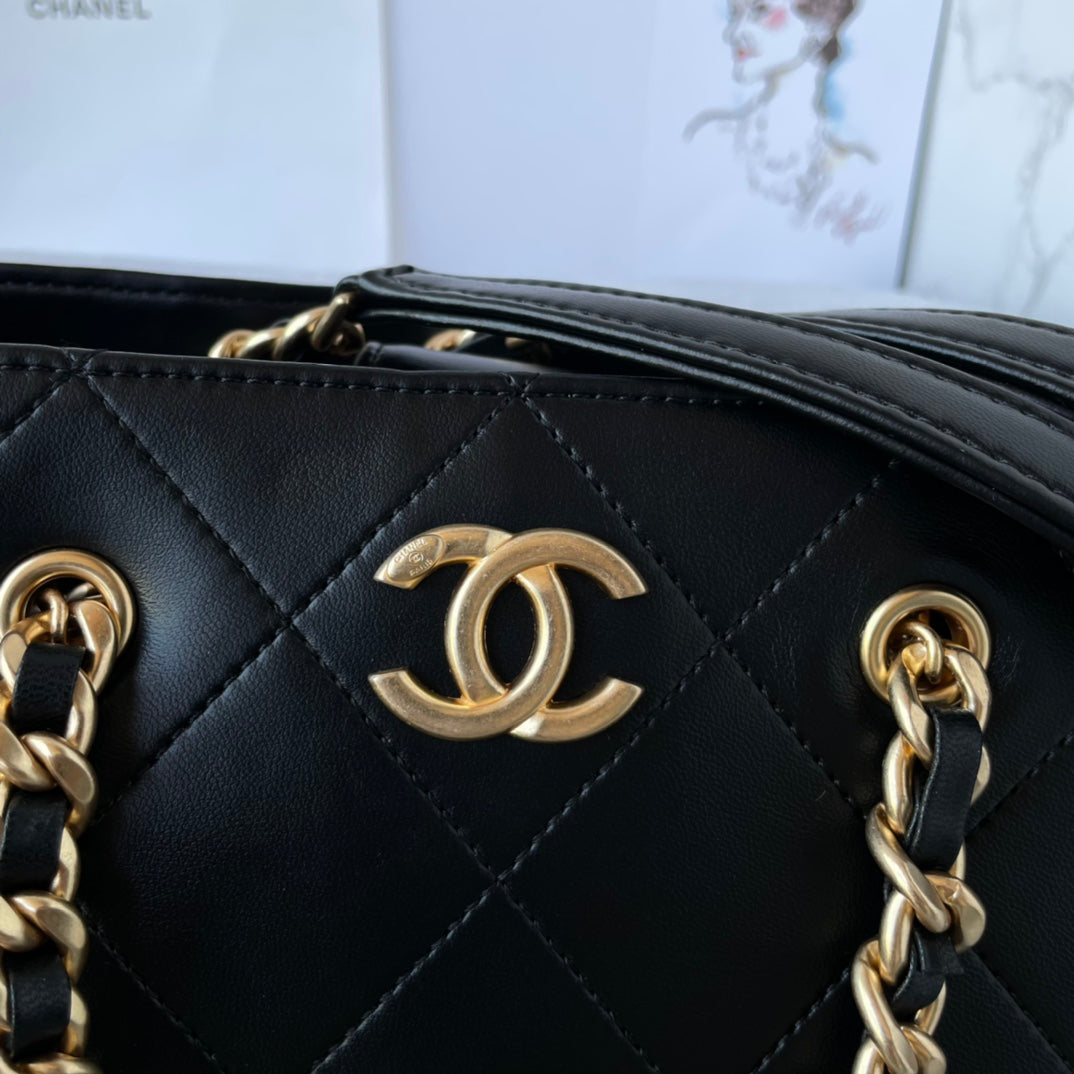 Petit TOTE 31CM Noir LAMBSKIN Finitions dorées