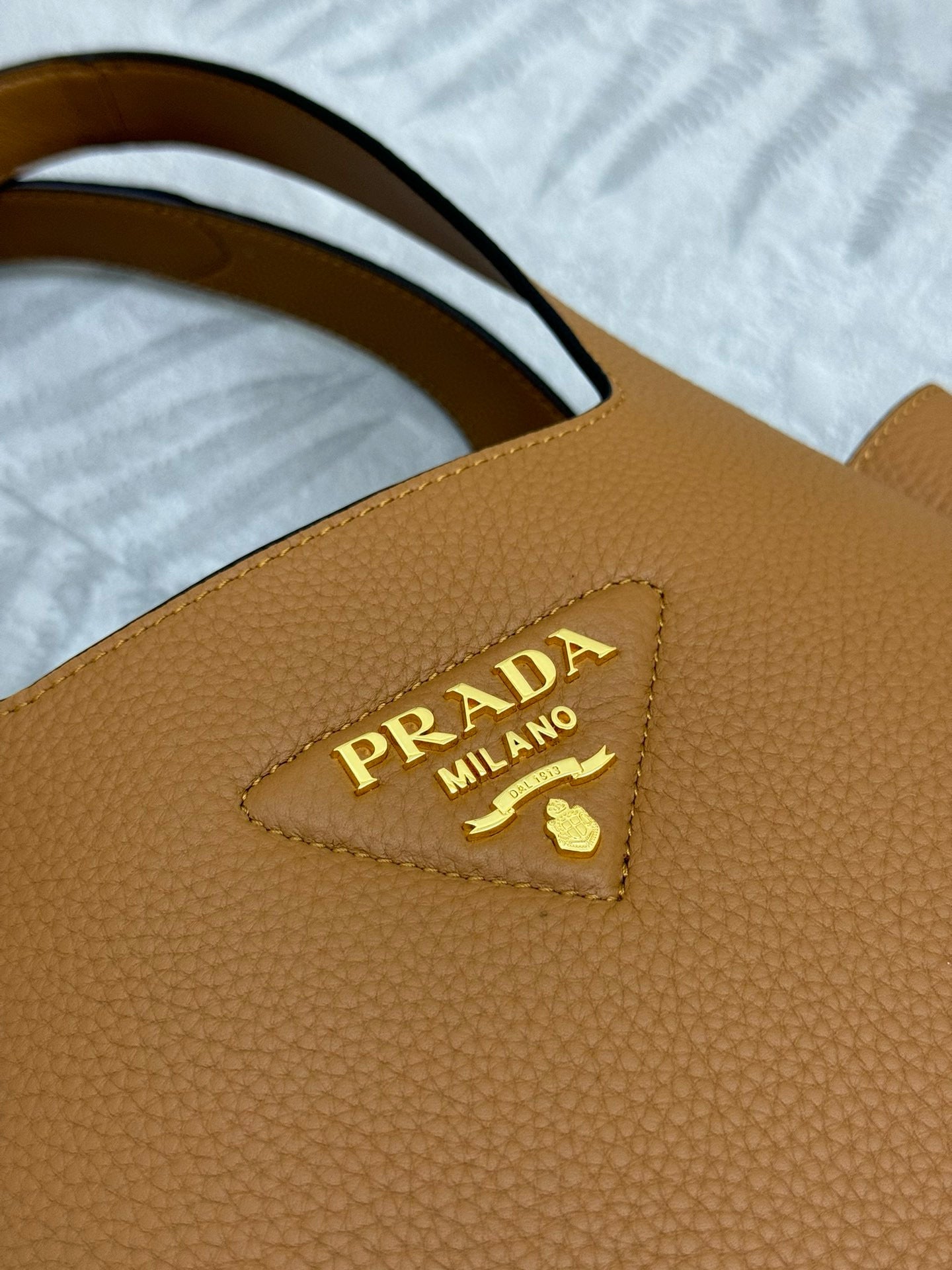 Prada Cabas Moyen en Cuir en Veau Caramel