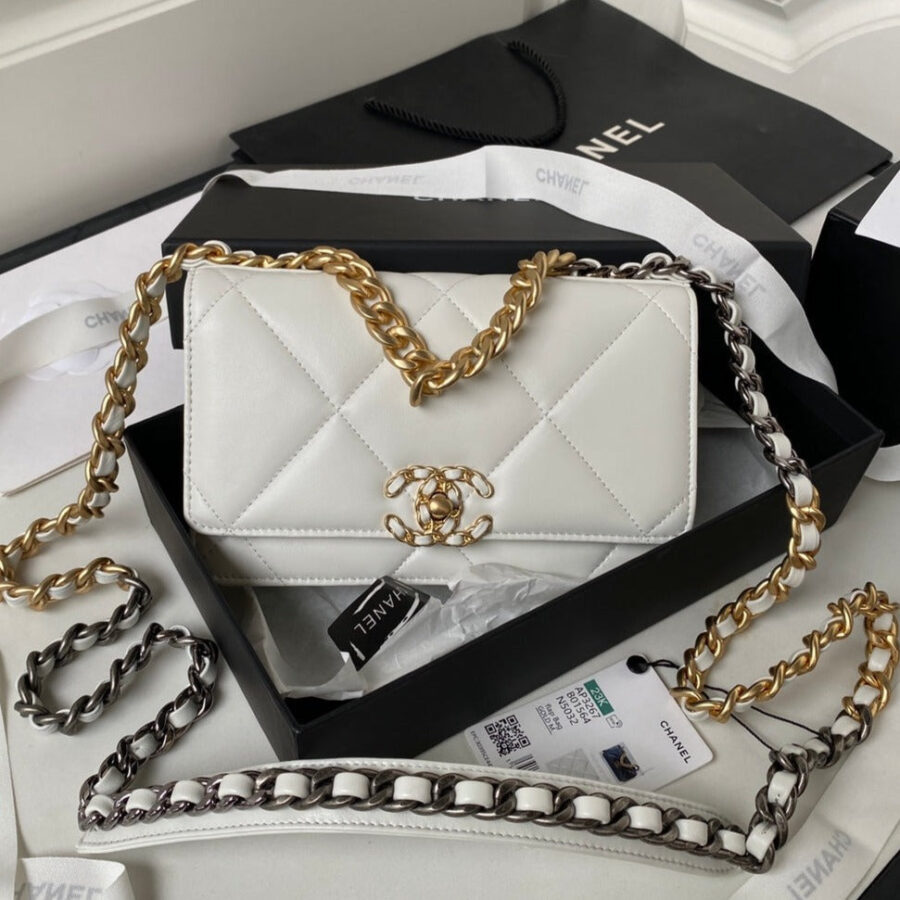 19 WOC 19CM WHITE LAMBSKIN GOLD HARDWARE | Studio Nafay