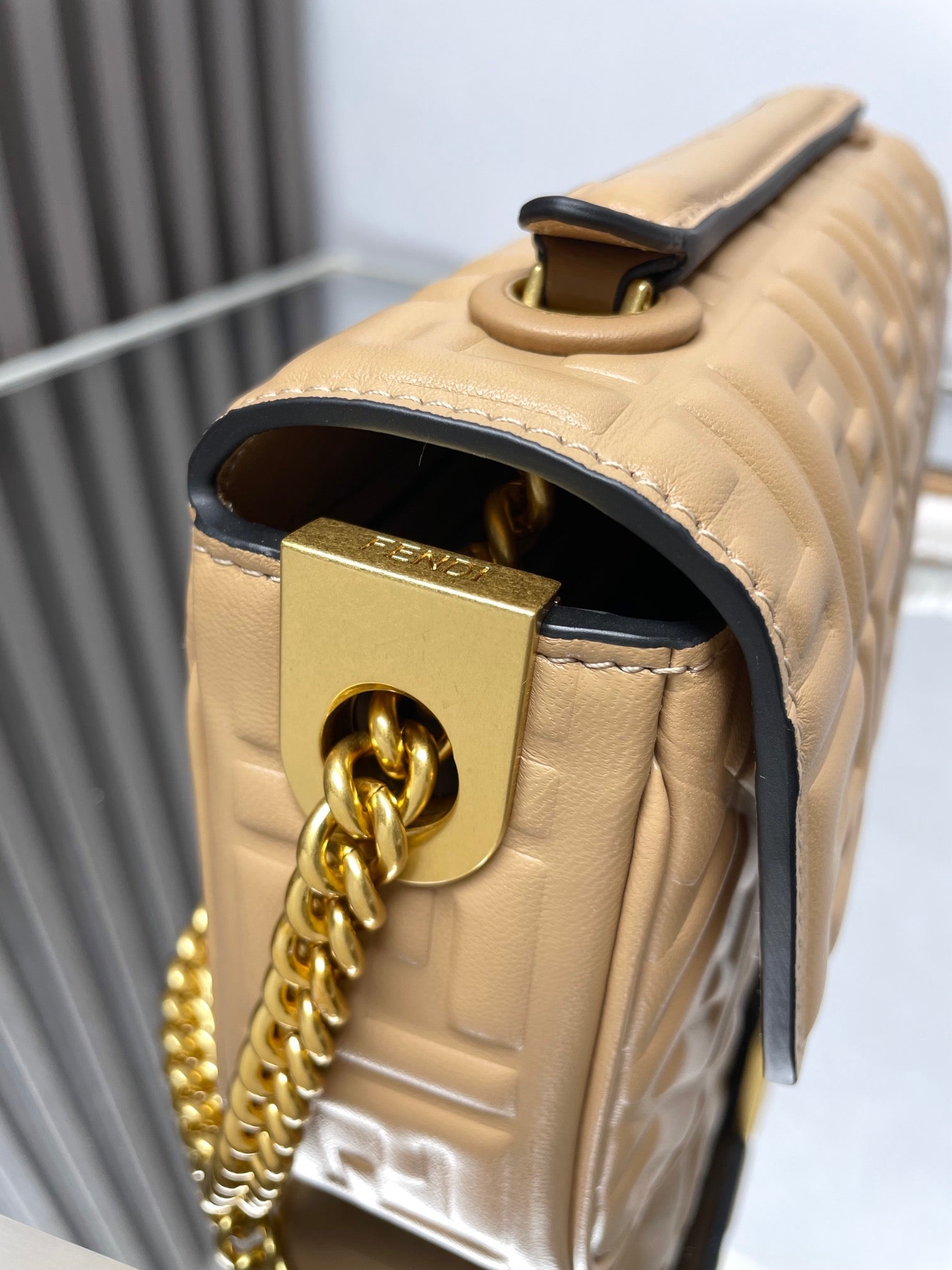Fend Baguette 24 Bag avec FF Motif Beige Cuir Ghw