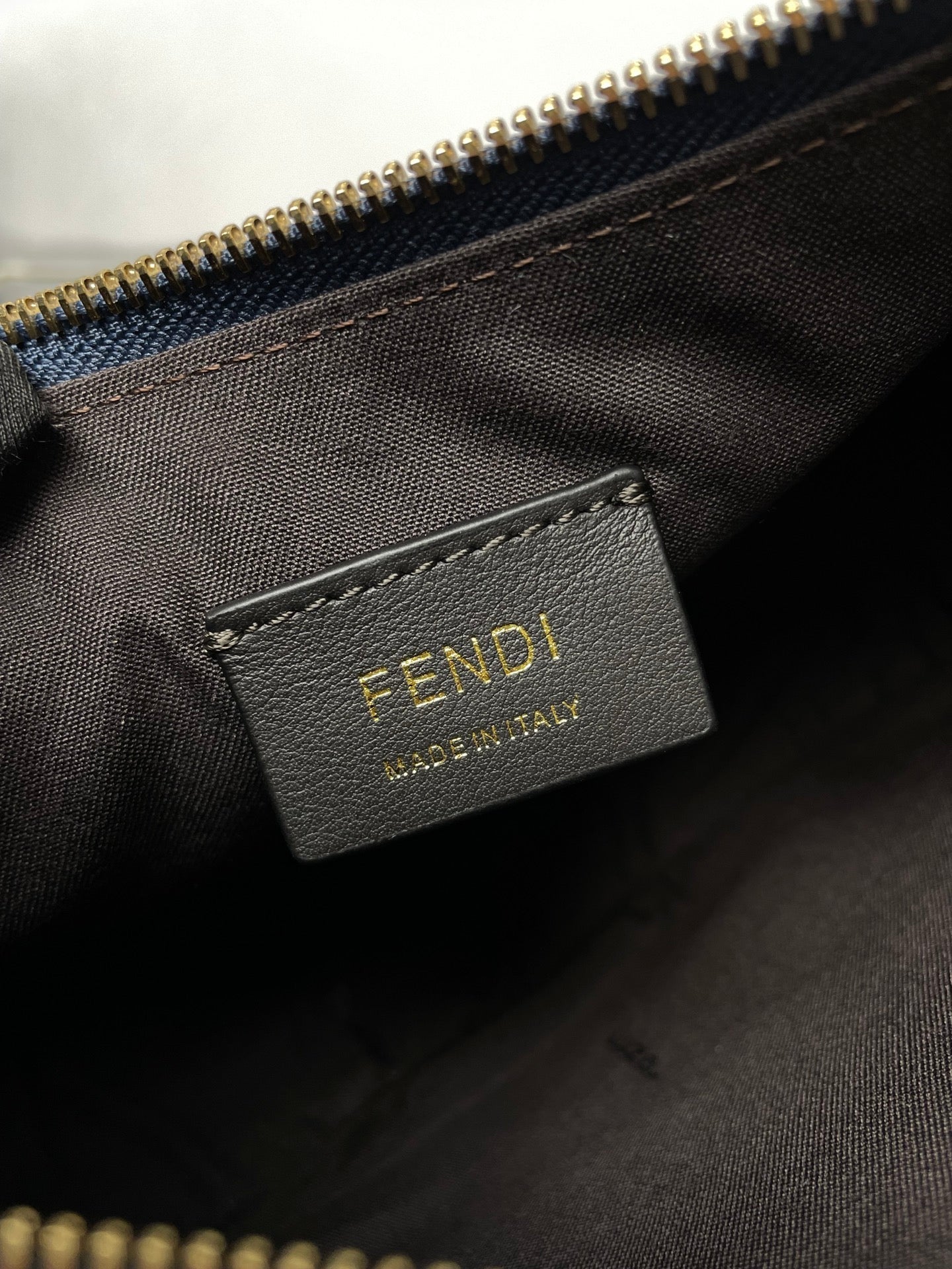 FENDIGRAPHY Moyen 29 IN QUEEN SMOOTH LAMBSKIN Finitions dorées