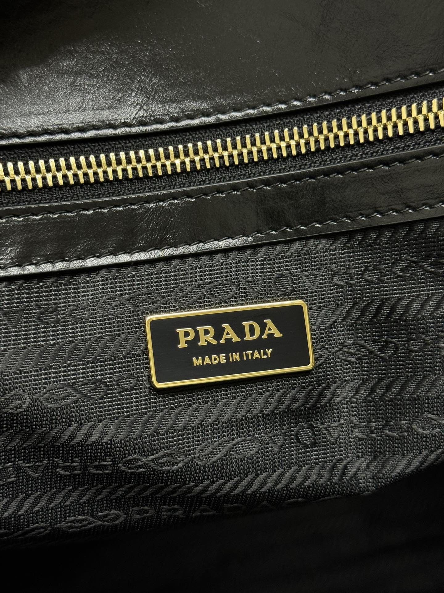 CABAS 39 EN VEAU LISSE NOIR