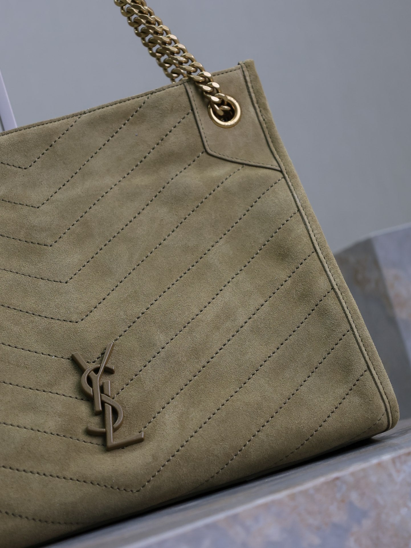 SAC SHOPPING NIKI 33 EN DAIM BEIGE ÉCRU QUINCAILLERIE OR