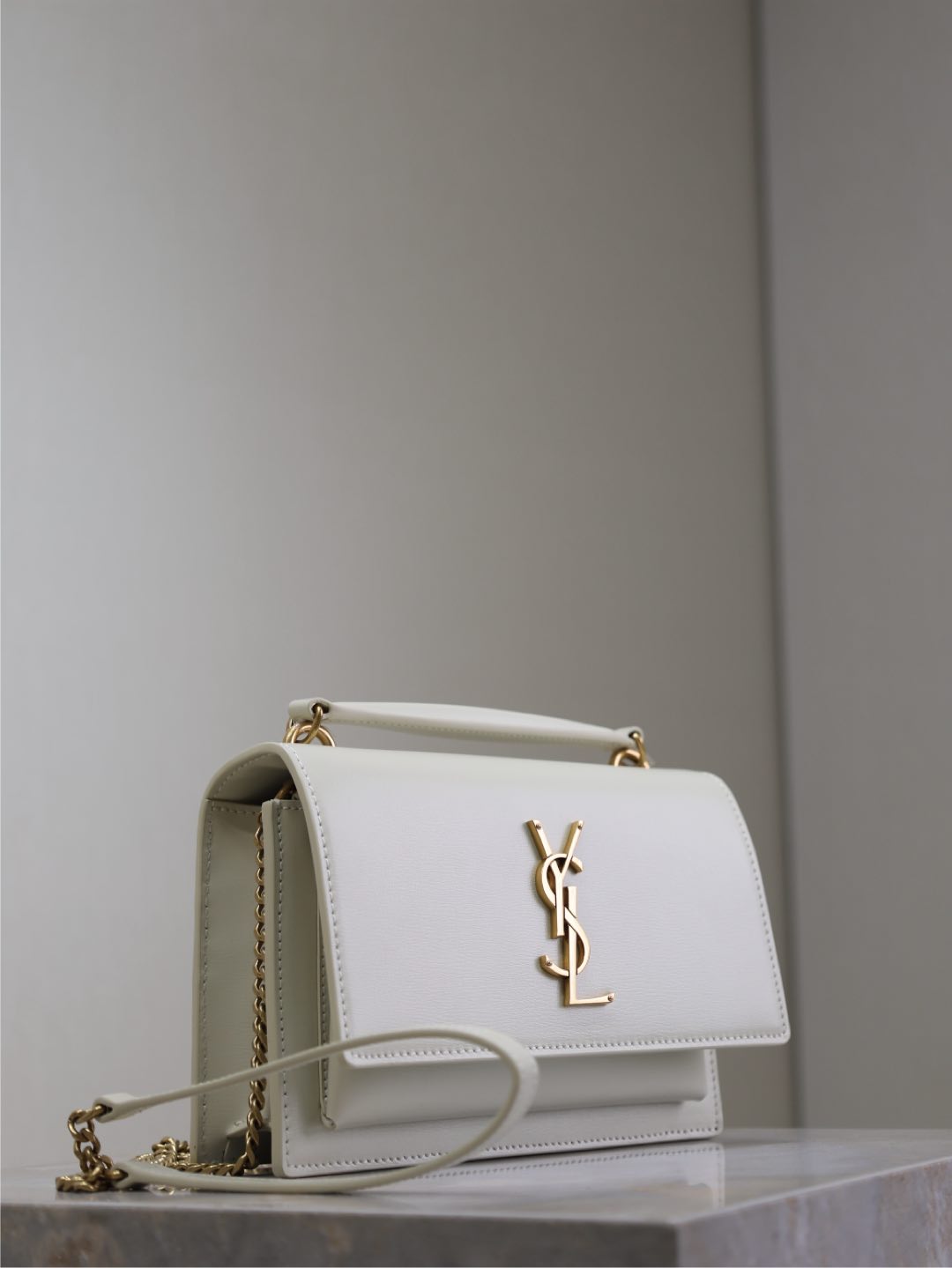 SUNSET SMALL BAG 19 EN VEAU BLANC QUINCAILLERIE OR