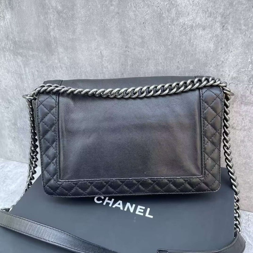 Chanel Boy Flap Bag Noir Cuir Caviar Moyen Bandoulière Chaîne
